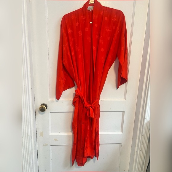 Vintage Ying Tai Ltd Asian Oriental Kimono Silk Robe Size S - Picture 1 of 4